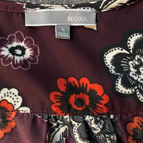 Be Cool~ burgandy Floral romper size small - Picture 4 of 4